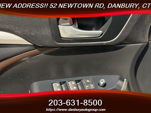 Used 2015 Toyota Highlander XLE AWD/4WD image 12