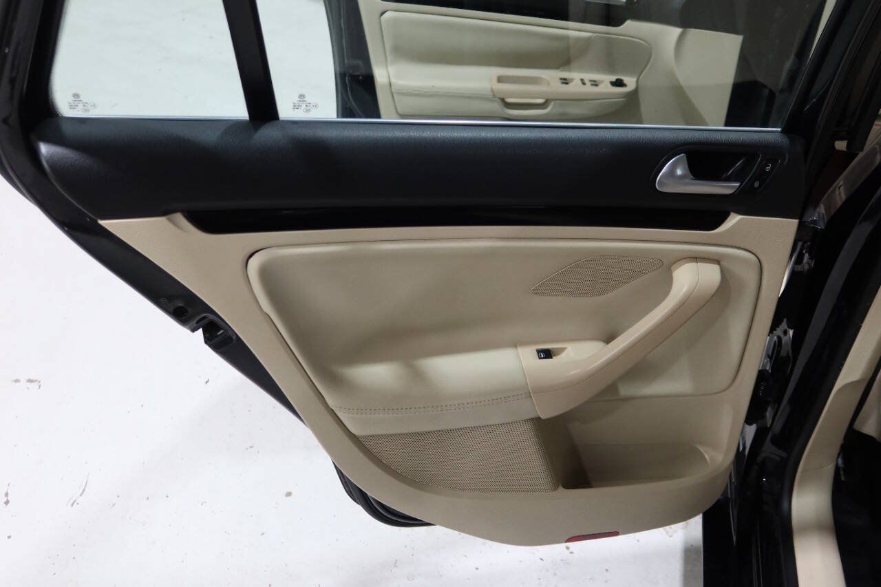 Used 2014 Volkswagen Jetta TDI FWD image 30