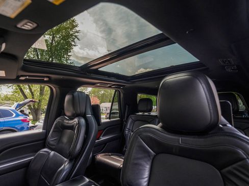 Used 2019 Lincoln Navigator Reserve AWD/4WD image 13