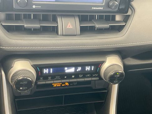 Used 2022 Toyota RAV4 LE image 19