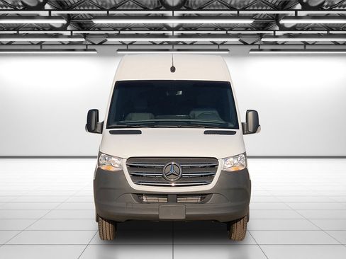 Used 2024 Mercedes-Benz Sprinter 3500 image 5