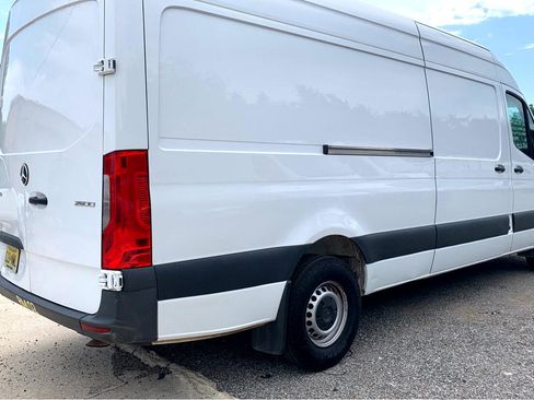 Used 2021 Mercedes-Benz Sprinter 2500 image 23