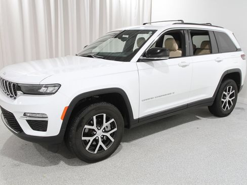 Used 2024 Jeep Grand Cherokee Limited image 3