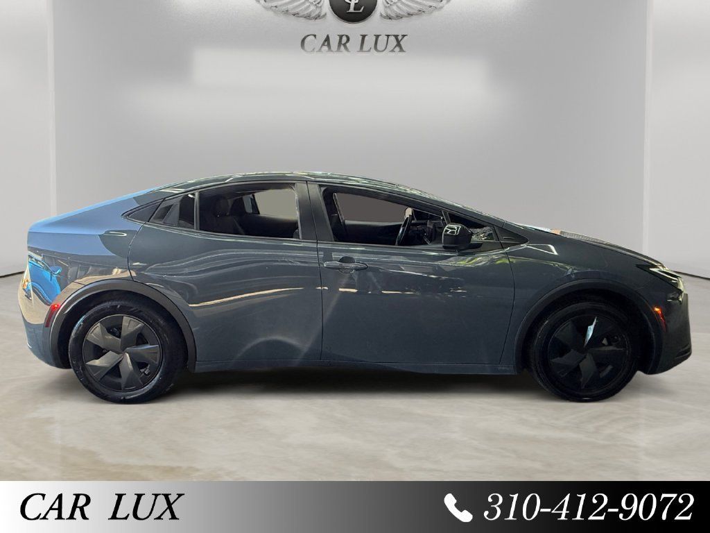 Used 2024 Toyota Prius LE FWD image 6