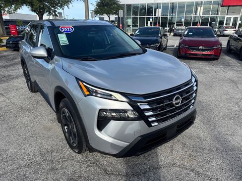 Certified 2025 Nissan Rogue SV FWD image 6