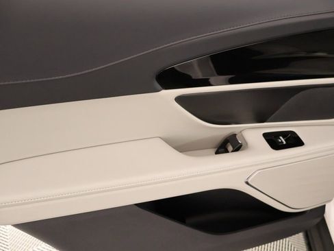 New 2026 Lincoln Nautilus Premier w/ Jet Appearance Package AWD/4WD image 16