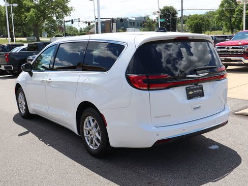 Used 2026 Chrysler Pacifica Select FWD image 29