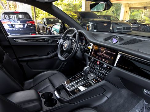 Certified 2023 Porsche Macan AWD/4WD image 52