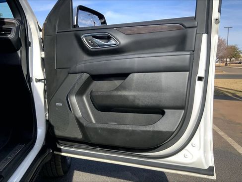 Used 2024 Chevrolet Tahoe Z71 w/ Luxury Package image 22