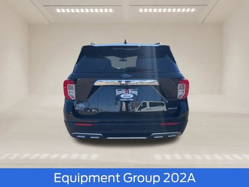 Used 2022 Ford Explorer XLT w/ Equipment Group 202A image 7