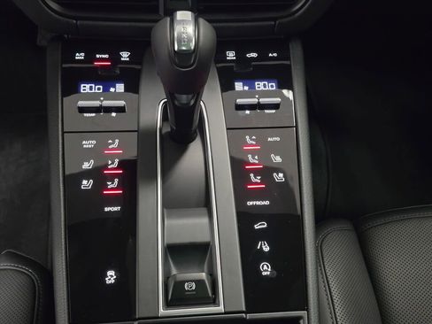 New 2026 Porsche Macan image 17