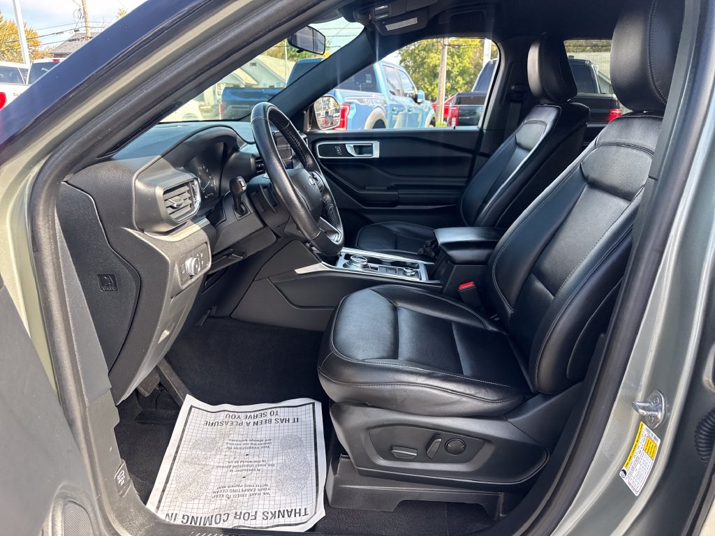 Used 2020 Ford Explorer XLT w/ Equipment Group 202A AWD/4WD image 25
