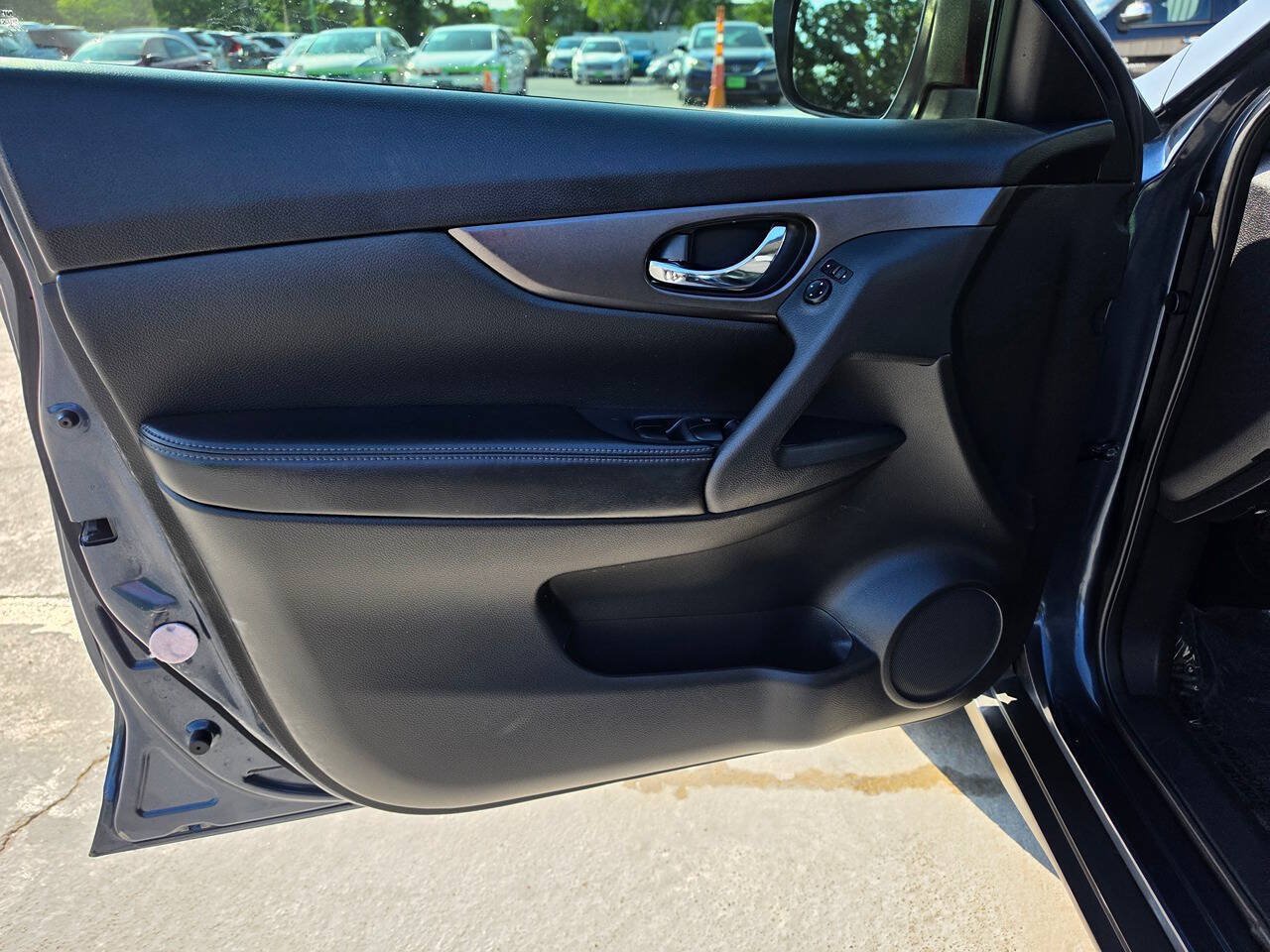 Used 2014 Nissan Rogue S FWD image 14