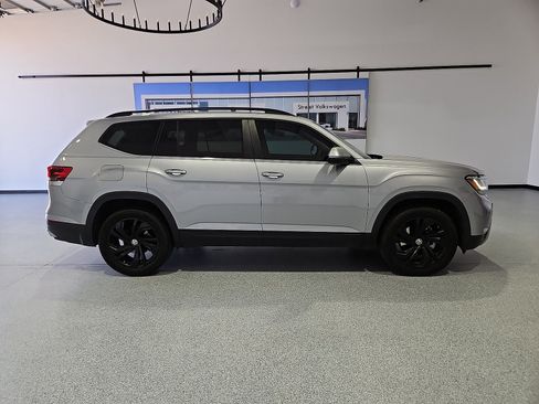 Certified 2023 Volkswagen Atlas SE FWD image 9