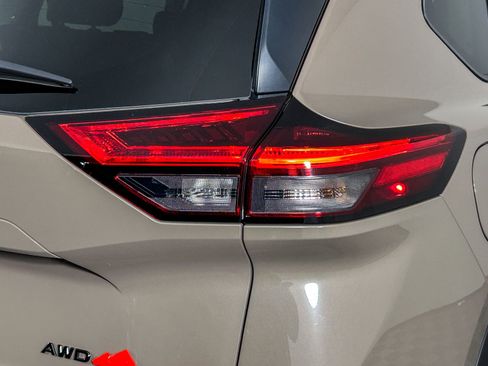 Certified 2025 Nissan Rogue SV image 9