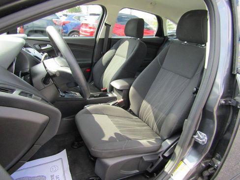 Used 2016 Ford Focus SE FWD image 17