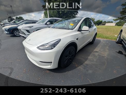 Used 2025 Tesla Model Y Long Range AWD/4WD image 1