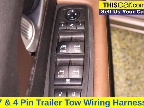 Used 2018 Chrysler Pacifica Limited w/ Tire & Wheel Group FWD image 36