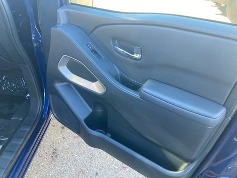 Used 2023 Nissan Frontier SV image 19