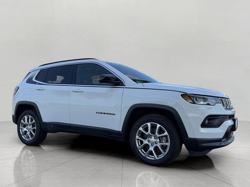 Used 2023 Jeep Compass Latitude w/ Mopar Graphics Package AWD/4WD image 1