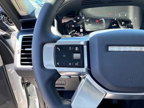 Used 2025 Land Rover Discovery S AWD/4WD image 21
