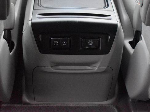 Used 2020 Toyota Sienna XLE image 35