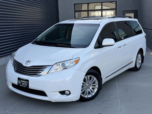 Used 2016 Toyota Sienna image 2
