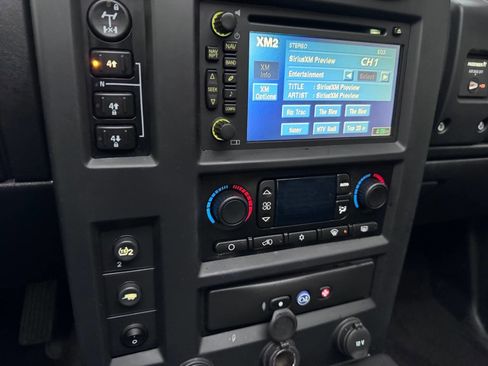 Used 2005 HUMMER H2 SUT w/ Preferred Equipment Group image 19