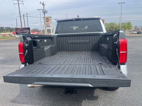 Used 2025 Toyota Tacoma TRD Sport AWD/4WD image 34