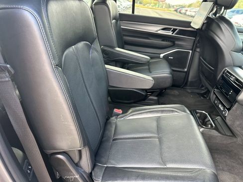 Used 2023 Jeep Wagoneer Series II image 13