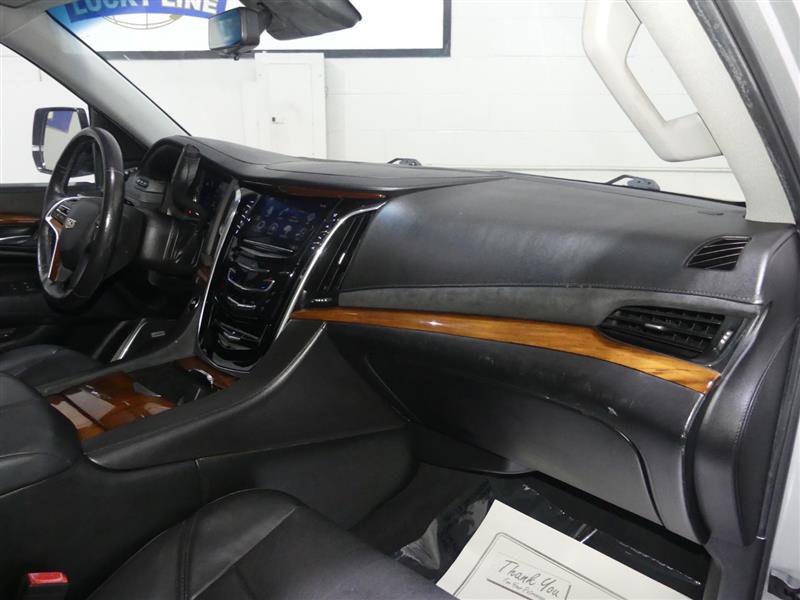 Used 2017 Cadillac Escalade Luxury AWD/4WD image 24