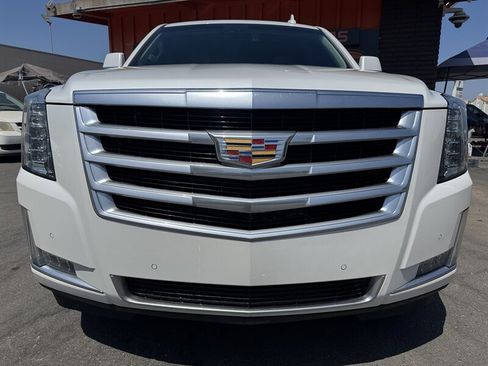 Used 2016 Cadillac Escalade Luxury AWD/4WD image 4