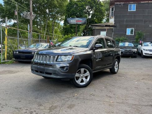 Used 2014 Jeep Compass Latitude AWD/4WD image 4