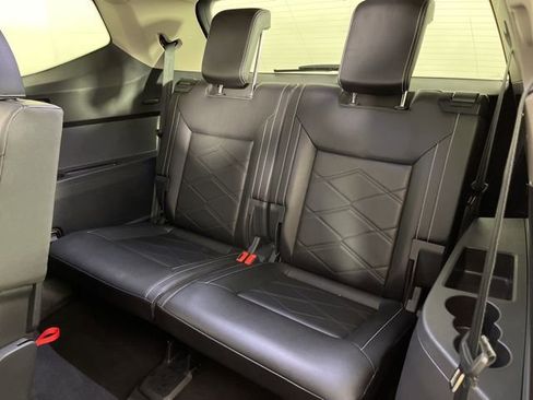 Used 2025 Volkswagen Atlas SE image 45