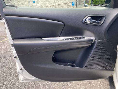 Used 2019 Dodge Journey SE FWD image 8