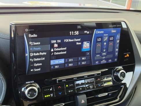 Used 2021 Toyota Highlander Limited image 23