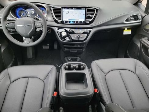 New 2026 Chrysler Pacifica Select w/ S Appearance Package FWD image 26