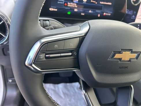 New 2026 Chevrolet Equinox EV LT image 18