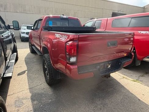 Used 2018 Toyota Tacoma TRD Sport AWD/4WD image 6