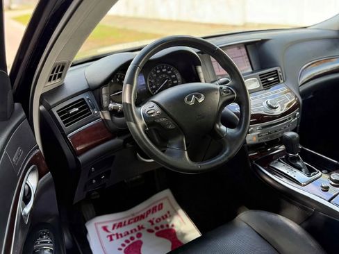 Used 2018 INFINITI Q70 Luxe image 12