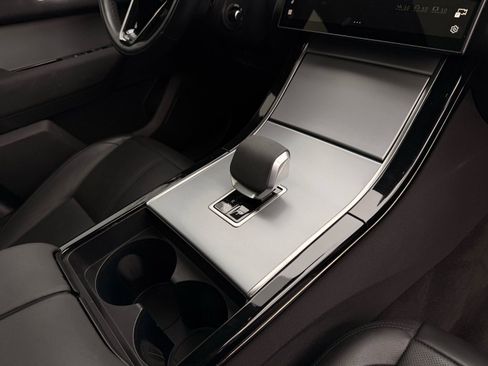 Used 2024 Land Rover Range Rover Velar S image 27