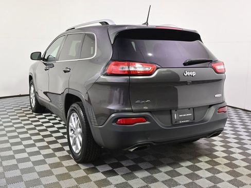 Used 2018 Jeep Cherokee Latitude Plus w/ Cold Weather Group image 4