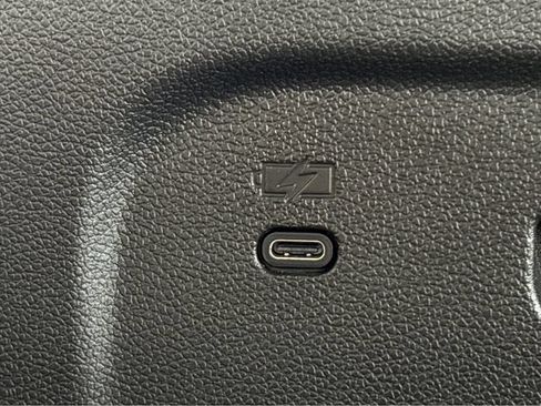 Used 2025 Buick Enclave Preferred FWD image 28