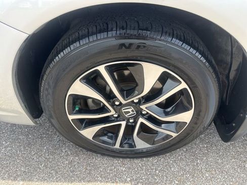 Used 2015 Honda Civic EX image 9