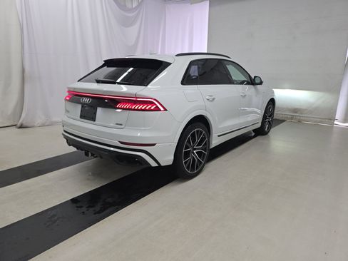 Used 2022 Audi Q8 Prestige w/ Prestige Package image 2
