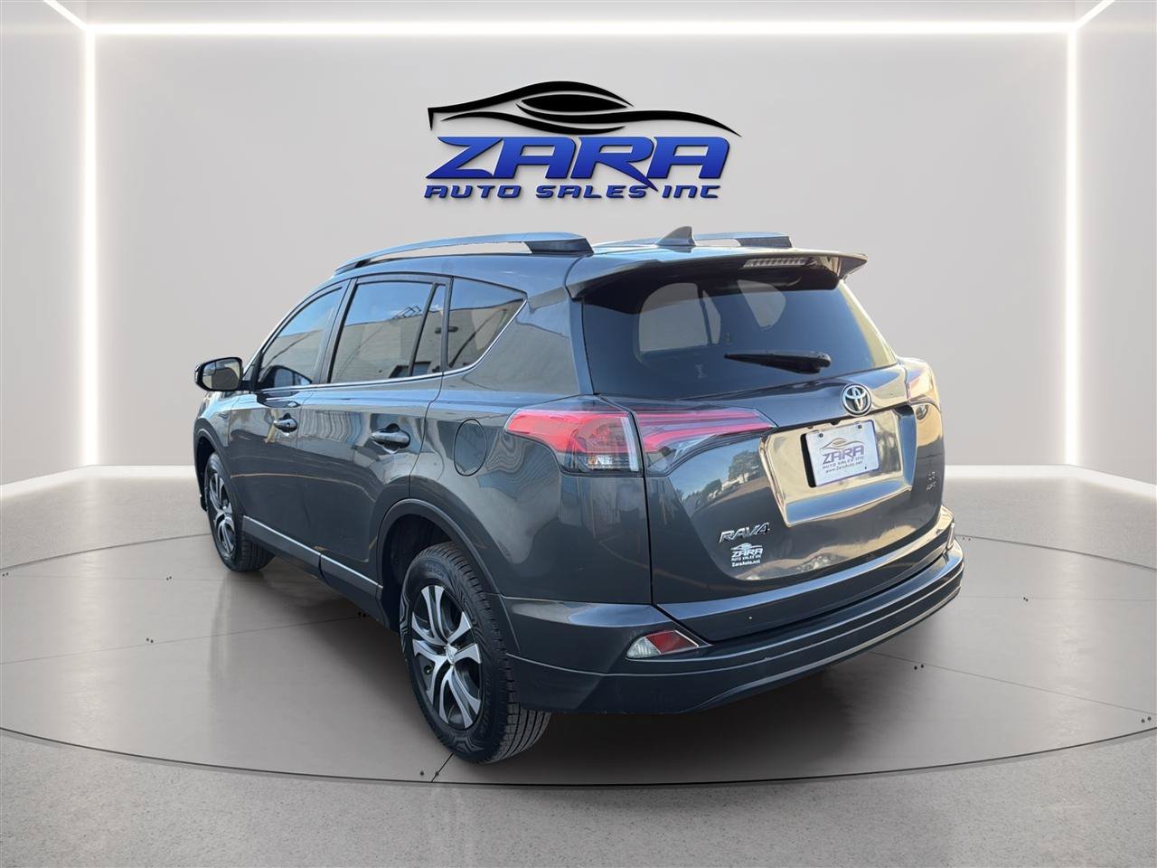 Used 2016 Toyota RAV4 LE AWD/4WD image 5