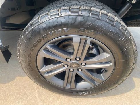 Used 2023 Ford F150 Lariat AWD/4WD image 12