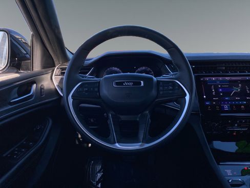 Used 2024 Jeep Grand Cherokee L Limited w/ Luxury Tech Group II image 12