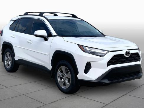Used 2022 Toyota RAV4 XLE AWD/4WD image 2