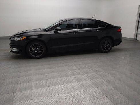 Used 2018 Ford Fusion SE w/ Equipment Group 201A FWD image 2